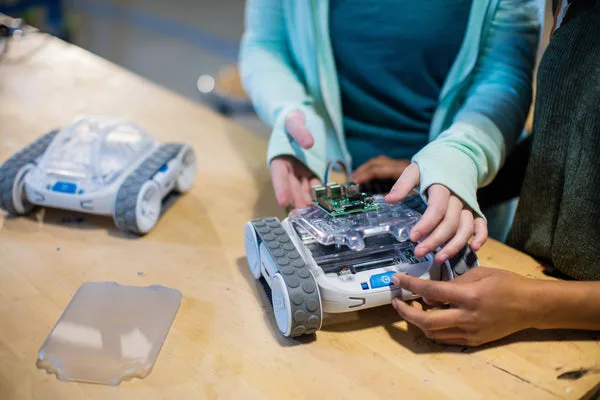 kids building a robot from scratch
