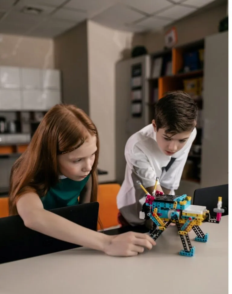 coding and robotics 异世界药局 for kids